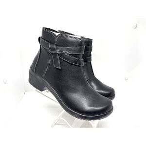 NWOB Clark's Bootie Black Leather Angie Spice Interior Zipper 1.5" Heel SZ 6.5 W